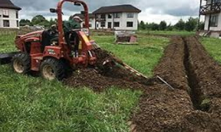 Копка траншей для водопровода в Старой Руссе: цена за метр от 930 руб.