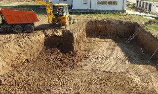 Рытье котлованов под фундамент в Старой Руссе – цена от 2583 руб. за м3 | ГОСТСТРОЙ
