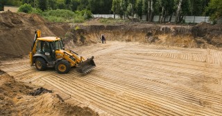 Разработка котлована Старая Русса, цена от 310 руб./м3.
